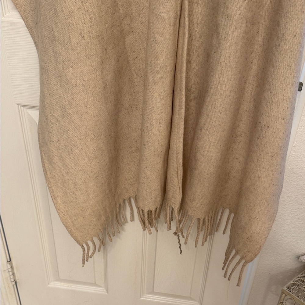 Authentic Spanish Wool cape
Vintage Boho Spanish - Picture 3 of 7